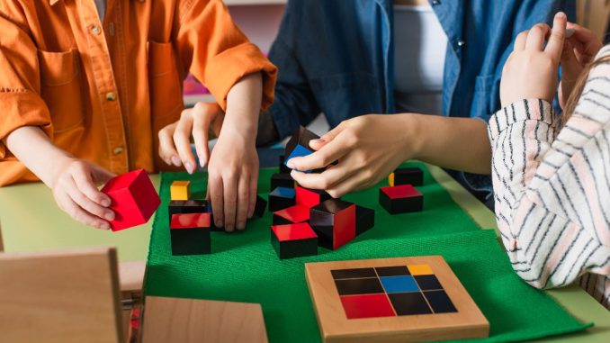 Améliorer l'apprentissage précoce avec les jeux Montessori : un guide pour  stimuler le développement de l'enfant - Alternance Professionnelle